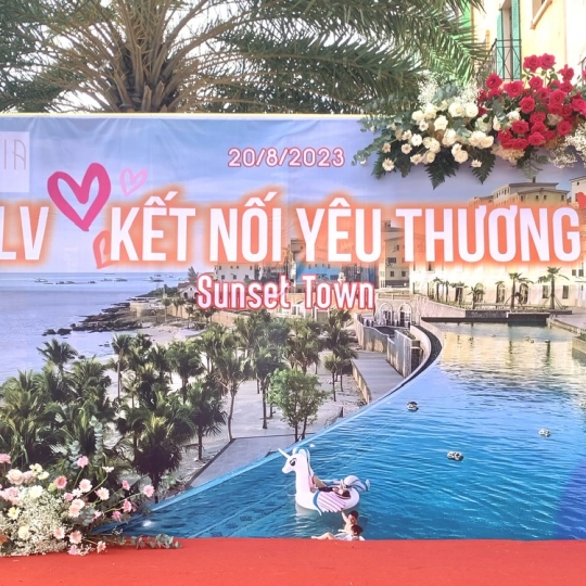 LV Kết Nối Yêu Thương tại Sunset Town